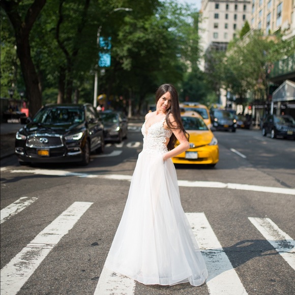 Wedding Dress- New without tags- Size 4 - Picture 6 of 8